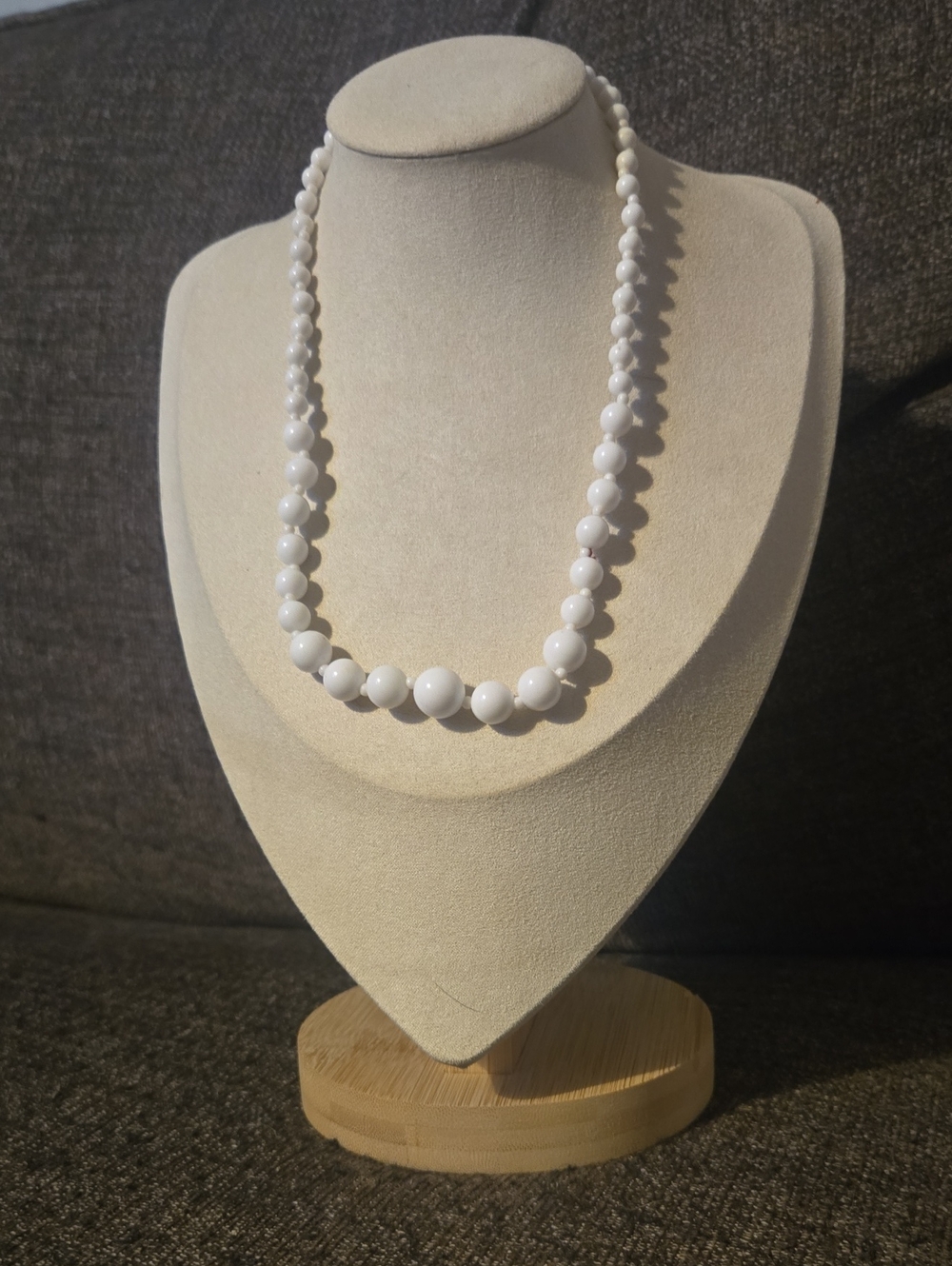 Vintage Classic White Gradient Beaded Necklace 💫 70s